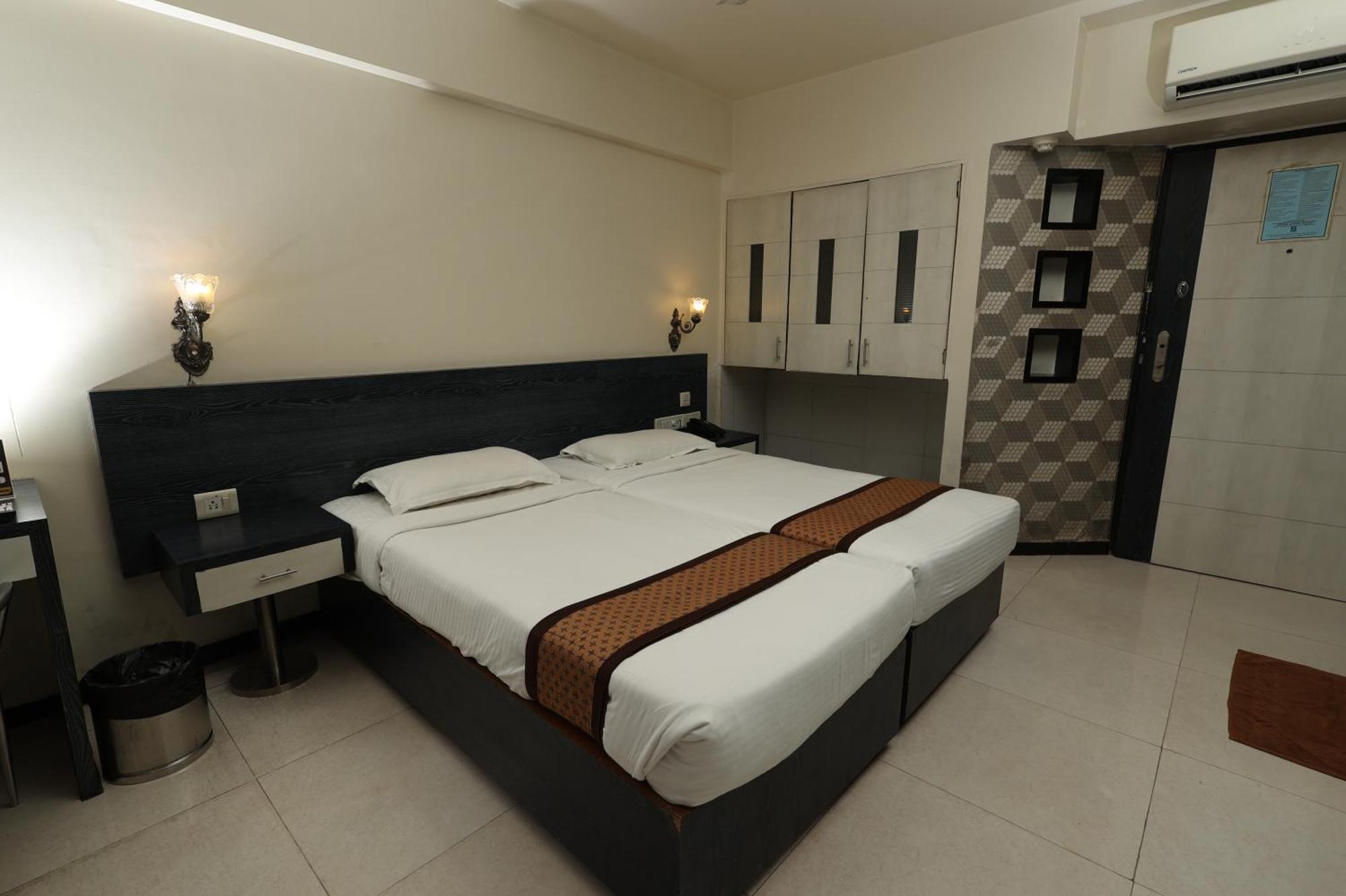 Quaint Suites Hotel & Banquet Bombaj Exteriér fotografie