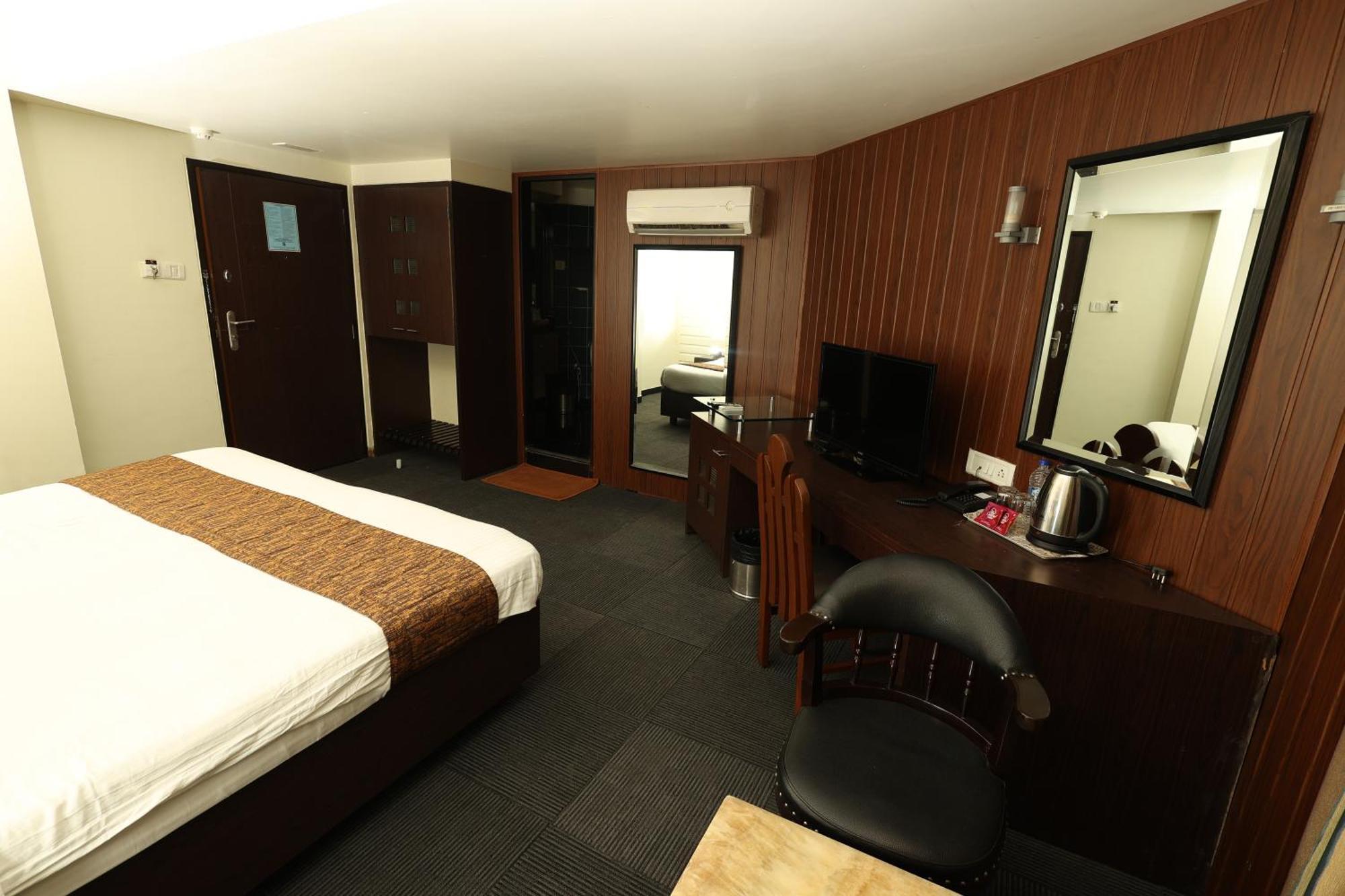 Quaint Suites Hotel & Banquet Bombaj Exteriér fotografie