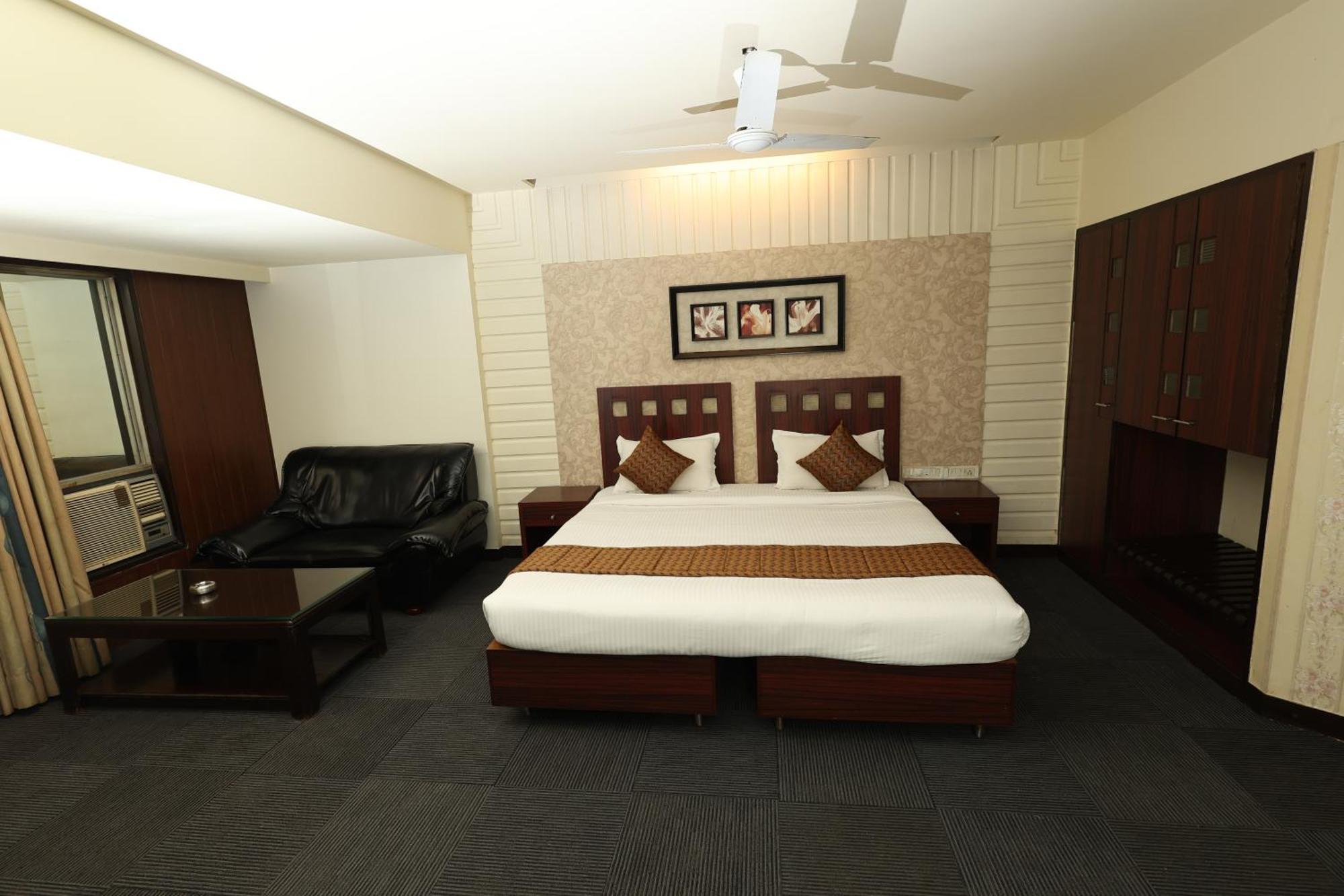 Quaint Suites Hotel & Banquet Bombaj Exteriér fotografie