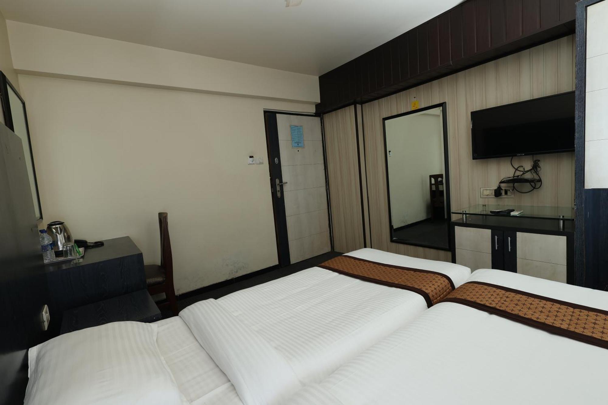 Quaint Suites Hotel & Banquet Bombaj Exteriér fotografie