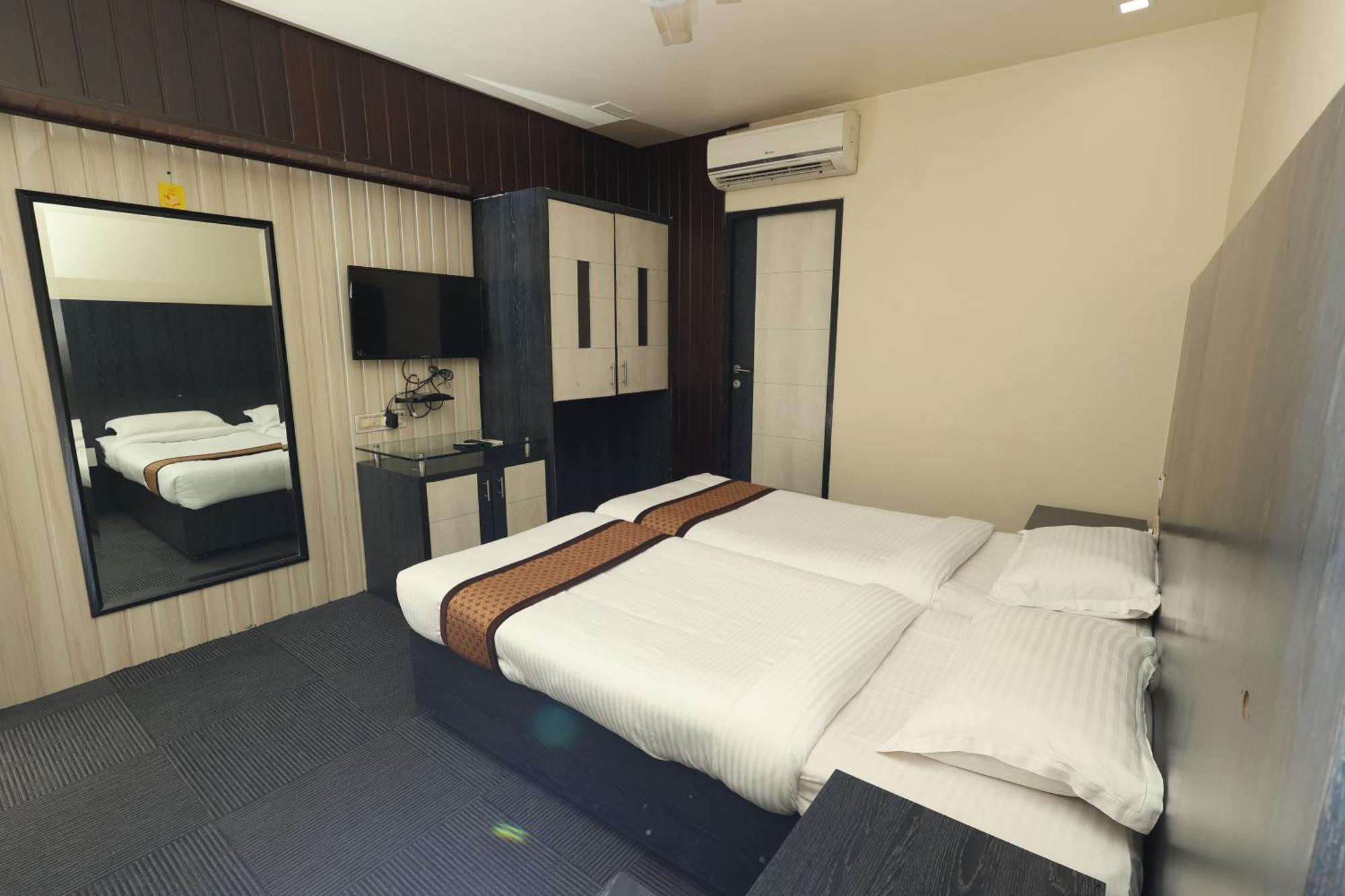 Quaint Suites Hotel & Banquet Bombaj Exteriér fotografie