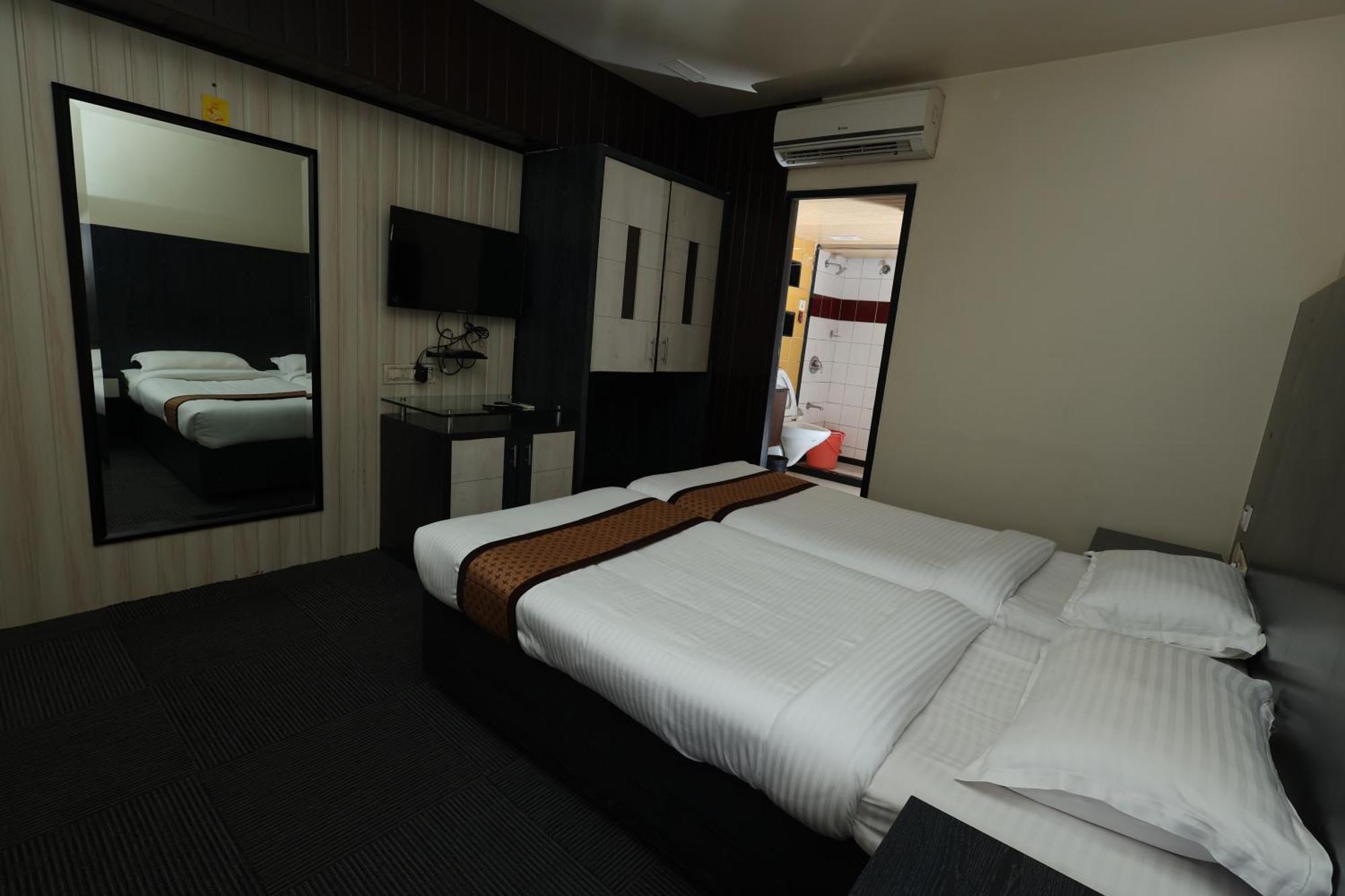 Quaint Suites Hotel & Banquet Bombaj Exteriér fotografie