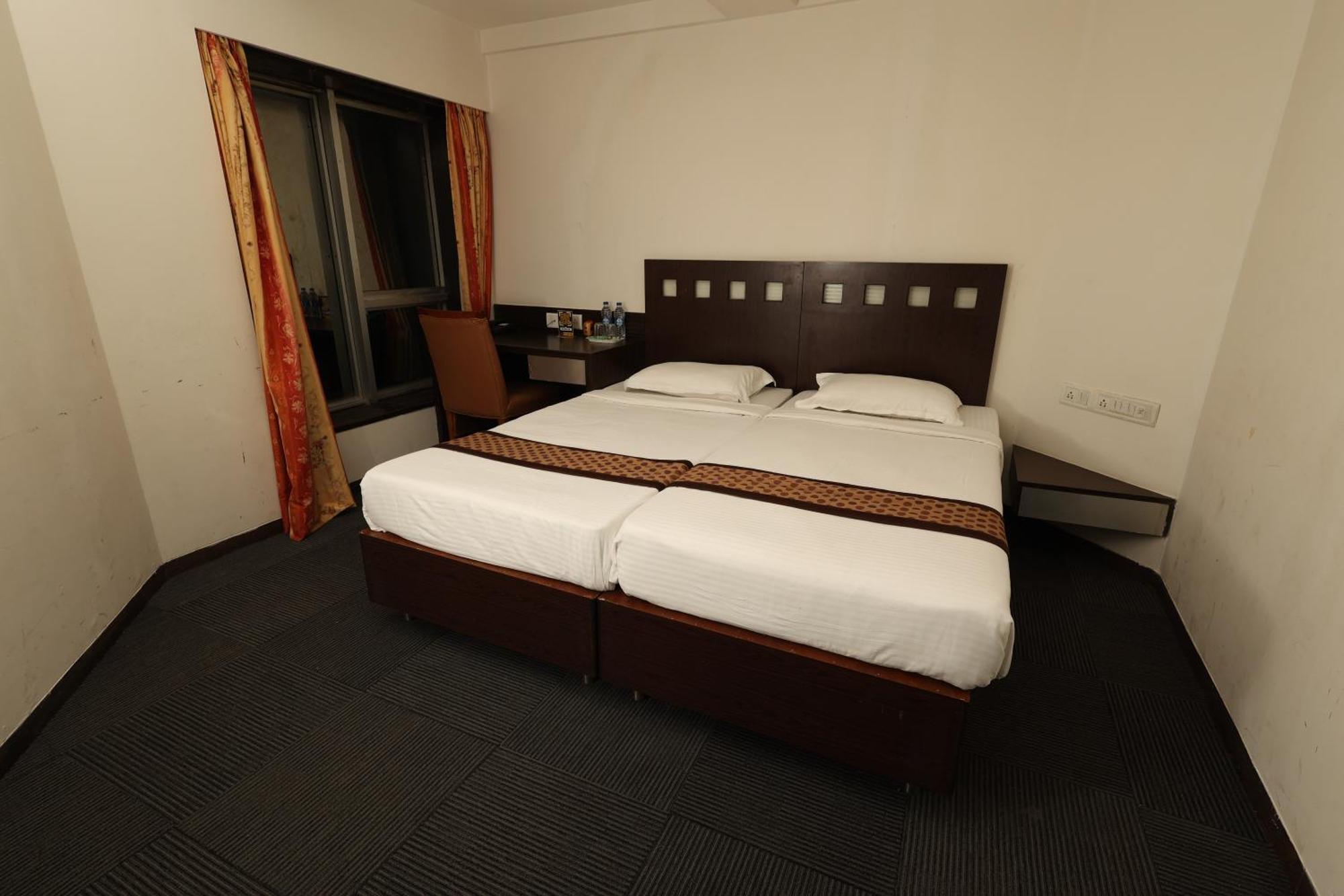 Quaint Suites Hotel & Banquet Bombaj Exteriér fotografie